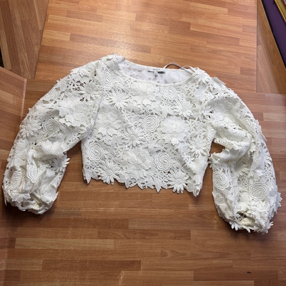 Milly 3D Floral Embroidered Camila crop top in white size 2 - Picture 9 of 13